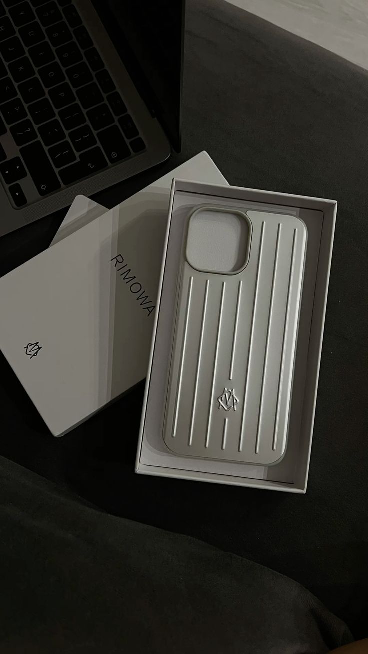 Rimowa Silver Case For iPhone 16/15/14 Pro & Pro Max